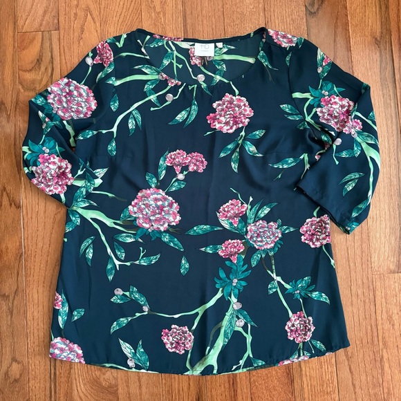 HD in Paris Top - Picture 3 of 9